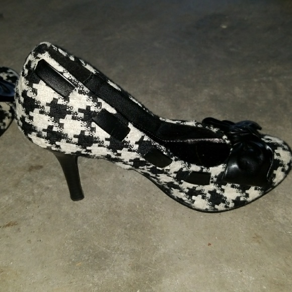 Shoes - Picture 7 of 7